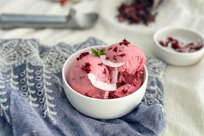 Helado de hibiscus y miel.