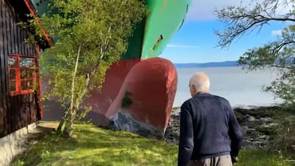 Helberg describió al barco como un "nuevo vecino corpulento"