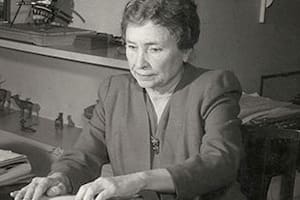 La vida de Helen Keller, la mujer que superó adversidades y luchó por los derechos de las personas con discapacidad
