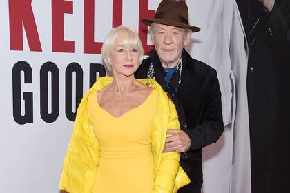 Helen Mirren junto a Ian McKellen, en el estreno de The Good Liar