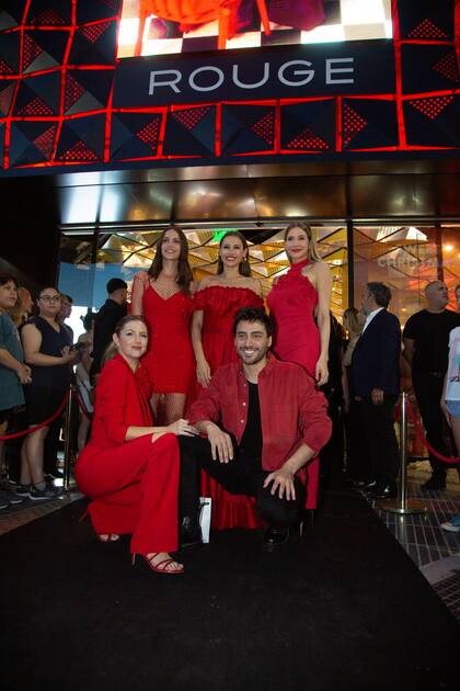 Helena Ayerza, Pampita, Guillermina Valdés, Stephanie Demner y Lizardo Ponce.