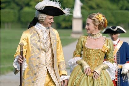 Hélène de Fougerolles y Vincent Perez interpretan a Madame Pompadour y Luis XV en la película dirigida por Robin Davis: Jeanne Poisson, Marquise de Pompadour, 2006