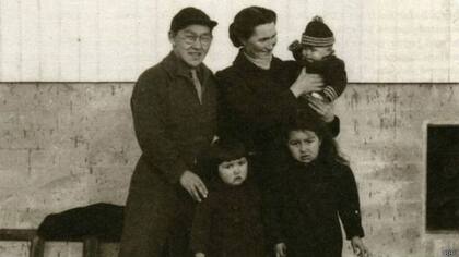 Helene Thiesen (abajo, a la izquierda), con sus padres y hermanos en Groenlandia.