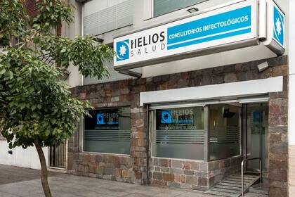 Helios Salud es el mayor centro infectológico especializado en VIH y Hepatitis de Latinoamérica. Está formado por un equipo de profesionales liderados por el Dr. Stamboulian