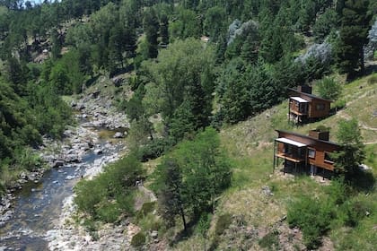 Henko son 4 cabañas con bajada al río Los Reartes.