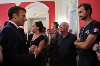 Henri, a la derecha, se reúne con el presidente francés Emmanuel Macron en Annecy, Alpes franceses, el viernes 9 de junio de 2023