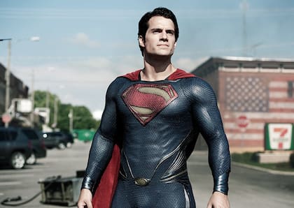 Henry Cavill se calzó el traje de superhéroe y enamoró a todo Hollywood