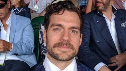 Henry Cavill y el asunto del bigote...