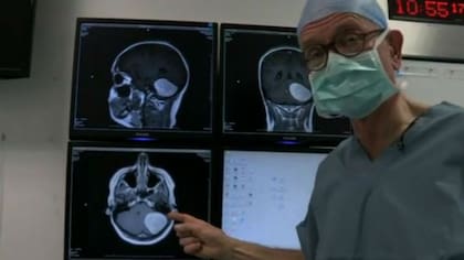 "Lo más difícil fue aceptar que yo estaba hecho de la misma carne y sangre que mis pacientes", asegura Henry Marsh