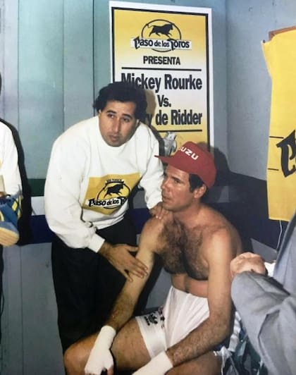 Henry se preparó para la pelea con el equipo de Santos Zacarías, preparador del campeón mundial Juan Martín "Látigo" Coggi