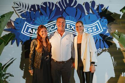 Henry Seeber, Presidente y Gerente General de American Express Argentina, Lorena Crescenzio, Vicepresidenta de Marketing de Alianzas Bancarias para Latinoamérica y Manuela Boyajian, Directora Comercial Relación con Bancos Emisores Región Sur.