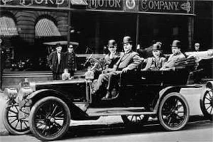 Henry Ford publicó la frase "El fracaso es la oportunidad de comenzar de nuevo, esta vez de manera más inteligente”, en su autobiografía My Life and Work (1922) (Archivo)