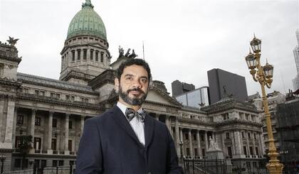 Frente al Congreso: José María di Bello es secretario de GEP y tiene VIH. Es uno de los que promueven esta reforma