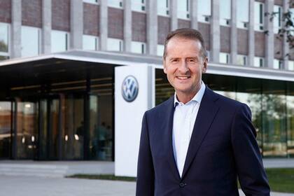 Herbert Diess, presidente del consejo de administración del Grupo Volkswagen, dijo hace un mes en una reunión con sus empleados que desarrollar “su propio conocimiento experto del software es el mayor cambio que tiene que hacer la industria automotriz”