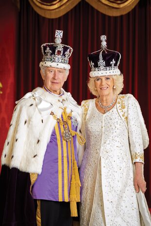 Heredero del trono desde los 3 años, Carlos abrazó oficialmente su destino con 74 junto a su amada Camilla.
