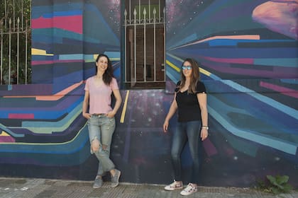 Las casualidades llevaron a las hermanas a trabajar en la misma emisora, Metro; Julieta conduce Metro y medio con Sebastián Wainraich (lunes a viernes de 17 a 20) y Sol Su atención por favor con Nico Artusi (lunes a viernes de 20 a 22)