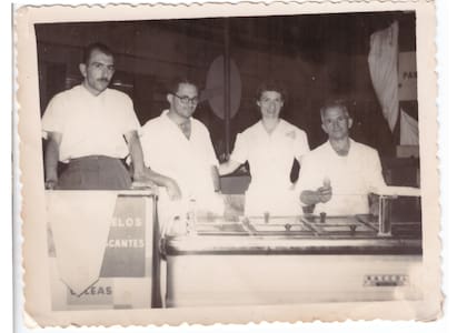 Hermann en uno de sus primeros trabajos en una confitería