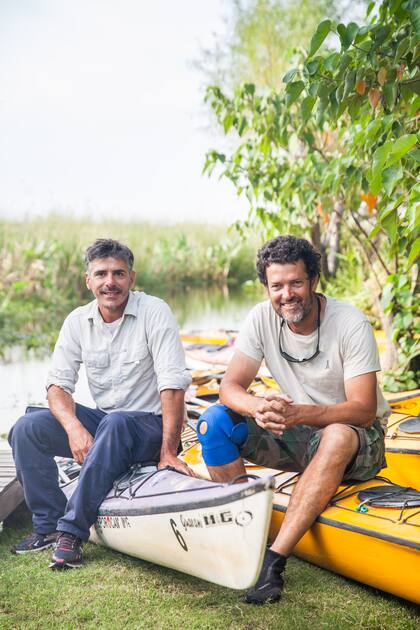 Hermann Feldkamp y Juan Manuel Rivas, socios de Pura Vida, en la Isla Disparo.