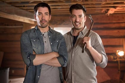 Hermanos a la obra: Jonathan y Drew Scott ayudan a comprar, vender y derribar