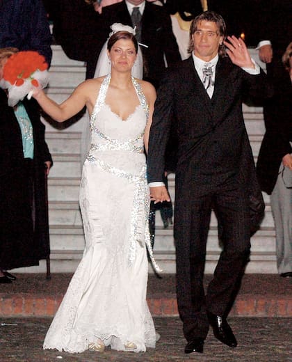 Se conocieron en 2002, en Roma. El 16 de mayo de 2005 sellaron su amor con un casamiento civil en Milán, y el 11 de junio del mismo año tuvieron su boda religiosa en Buenos Aires. Tras la ceremonia, celebraron junto a trescientos invitados en el Tattersall de Palermo.