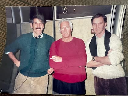 Hernán a la derecha en Montreal, 1988, trabajando de extra junto a Christopher Plummer.