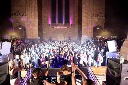 Hernán Cattaneo se presentó en la catedral de Liverpool en septiembre de 2012
