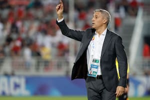 Hernán Crespo tuvo una inesperada salida de Qatar y podría desembarcar en la Academia