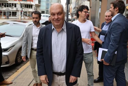 Hernán Lombardi, al ingresar en la reunión de Pro