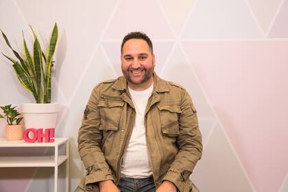 Hernán Schuster: “Se tiende a asumir que cualquiera puede emprender, y la realidad es que no es para todos. Emprender es una montaña rusa de emociones, y por eso primero hay que cuestionarse el por qué. ¿Qué nos motiva a emprender? Estamos hablando ni más ni menos que de encontrar un propósito, algo de un orden mayor que nos guíe”