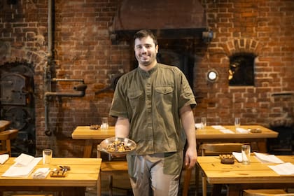 Hernán Sondereguer en la cuadra de Raíx.