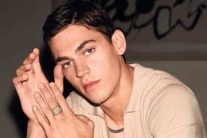 Hero Fiennes Tiffin tiene 27 años, es sobrino de un renombrado actor y desde hace unos años pisa fuerte en Hollywood