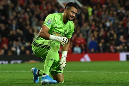 Héroe otra vez: Romero atajó un penal en la ajustada victoria de Manchester United