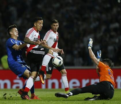 Herrera le ahoga el gol a Driussi, pieza de relevancia del nuevo modelo