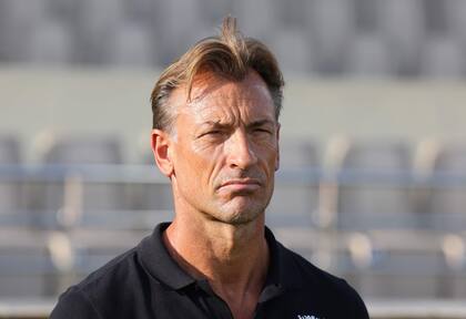Herve Renard, the coach of the Saudi football team, is pictured before a friendly match with Panama in Abu Dhabi on November 10, 2022. (Photo by KARIM SAHIB / AFP)