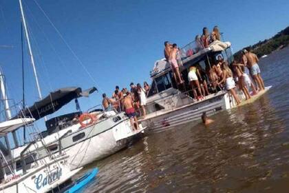 Hicieron una fiesta clandestina en un yate sobre el Río Paraná y casi lo hunden