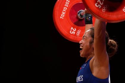 Hidilyn Diaz, de Filipinas, gana la medalla dorada en levantamiento de pesas