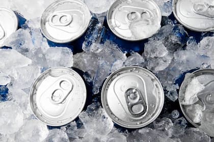 Hielo, agua y sal son los ingredientes necesarios para enfriar bebidas de forma rápida
