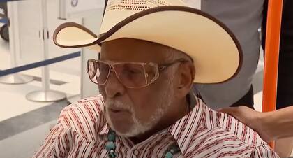 Higgins conoció a la madre de Irving en Cassopolis, Michigan, estaba de licencia en la Guardia Nacional