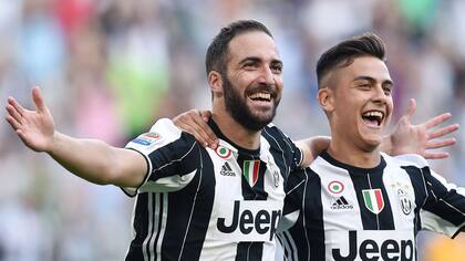 Higuaín elogió a su compañero Dybala