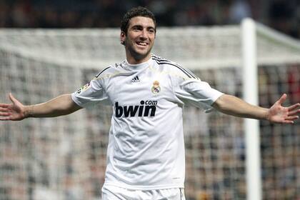 Higuaín festeja en el Bernabéu: Real Madrid volvió a ganar y quedó en lo más alto