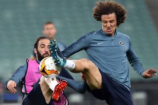 Insólito: Higuaín se cruzó con un compañero y el DT de Chelsea se fue enfurecido