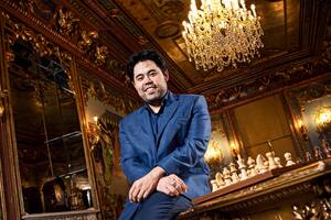 Hikaru Nakamura posa en el Palacio de Santoña de Madrid durante el Torneo de Candidatos (PHOTO CHESS)