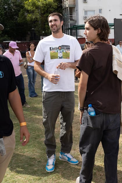 Hilario Figueras, con remera con imagen de Maradona