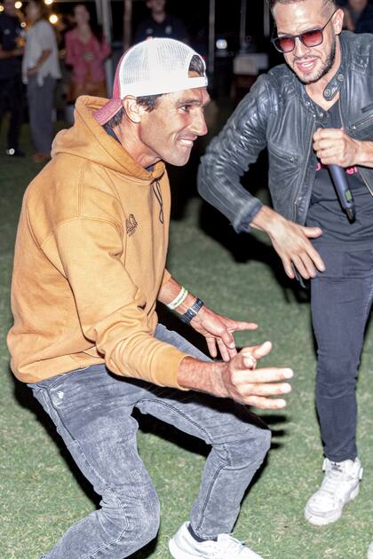 Hilario Ulloa sorprendió
con su ritmo mientras seguía las indicaciones del profe
de baile José Telesco