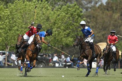 Hilario Ulloa, un motor en el mediojuego de Ellerstina, pega frente a Nico Pieres.