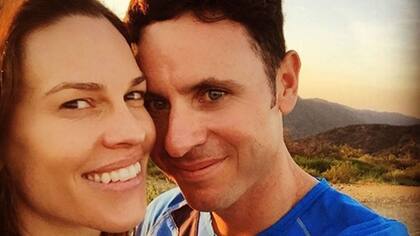 Hilary Swank y Ruben, el día en el que él le dio el anillo de compromiso de esmeraldas y diamantes