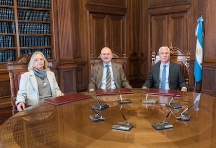 Hilda Kogan, Daniel Soria y Sergio Torres, los tres integrantes de la Suprema Corte bonaerense
