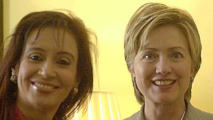 El primer encuentro entre Hillary Clinton y Cristina Kirchner, ambas senadoras, en 2003