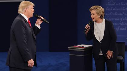 Hillary y Trump cantan juntos la canción de "Dirty Dancing" y estallan las redes
