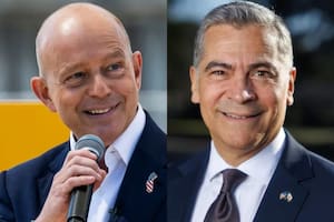 Última encuesta revela quién gana entre Hilton y Becerra en la contienda a gobernador